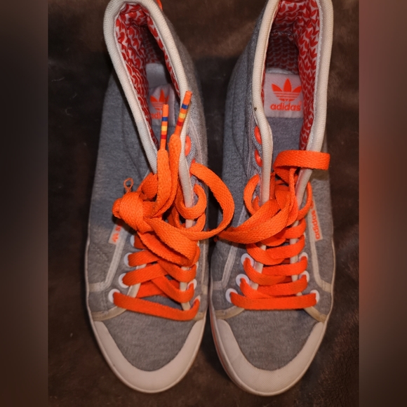 Adidas high top sneakers size 7 - Picture 2 of 4